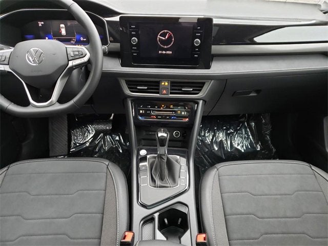 2026 Volkswagen Taos SE Black