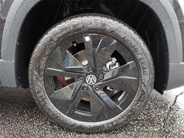 2026 Volkswagen Taos SE Black