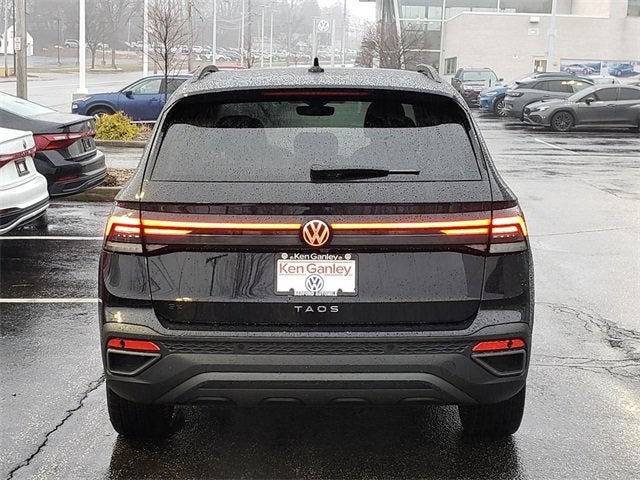 2026 Volkswagen Taos SE Black