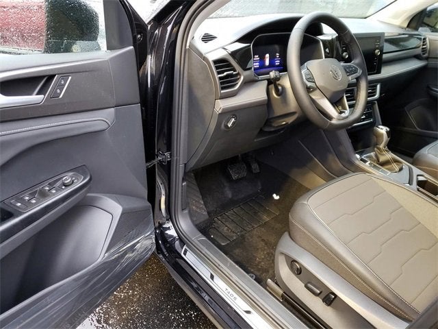2026 Volkswagen Taos SE Black