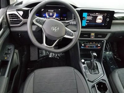 2025 Volkswagen Taos SE Black