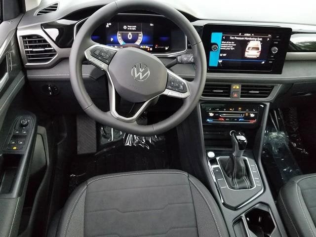 2025 Volkswagen Taos SE Black