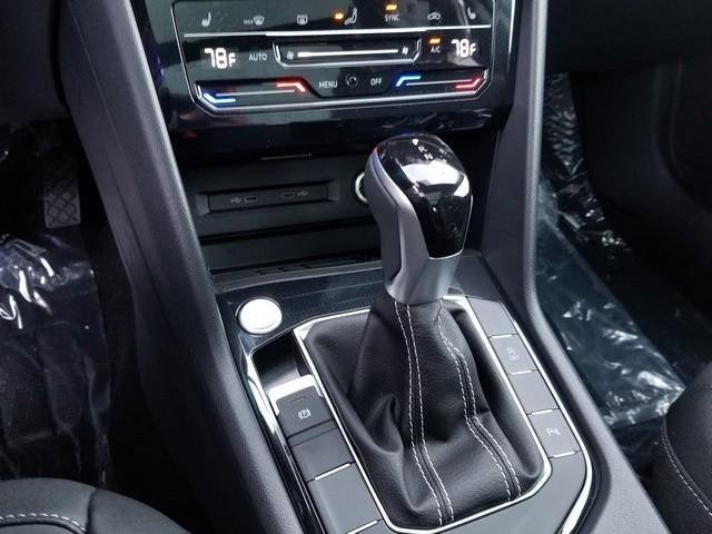 2025 Volkswagen Taos SE Black