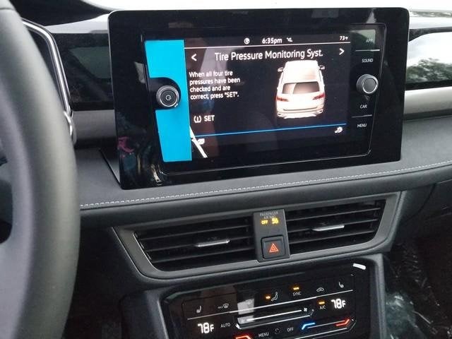 2025 Volkswagen Taos SE Black