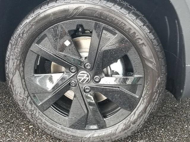 2025 Volkswagen Taos SE Black