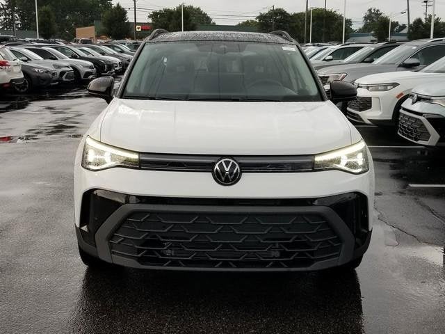 2025 Volkswagen Taos SE Black
