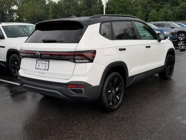 2025 Volkswagen Taos SE Black