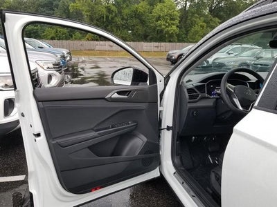 2025 Volkswagen Taos SE Black