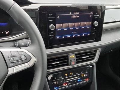 2026 Volkswagen Taos SE Black