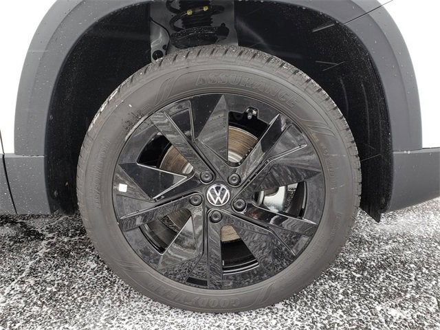 2026 Volkswagen Taos SE Black