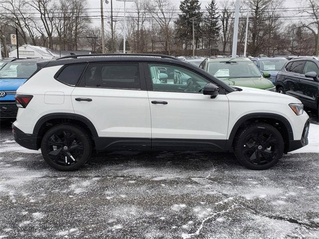 2026 Volkswagen Taos SE Black