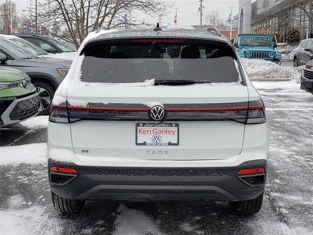 2026 Volkswagen Taos SE Black