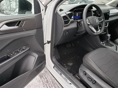 2026 Volkswagen Taos SE Black