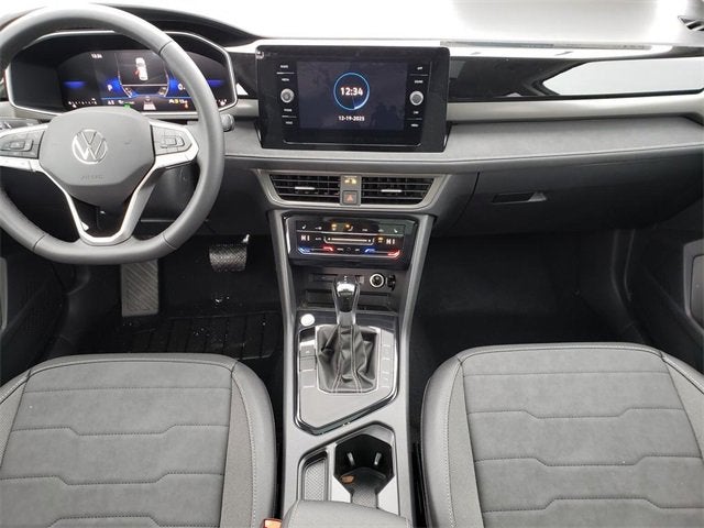 2026 Volkswagen Taos SE Black