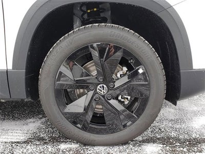 2026 Volkswagen Taos SE Black