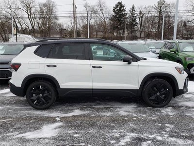 2026 Volkswagen Taos SE Black