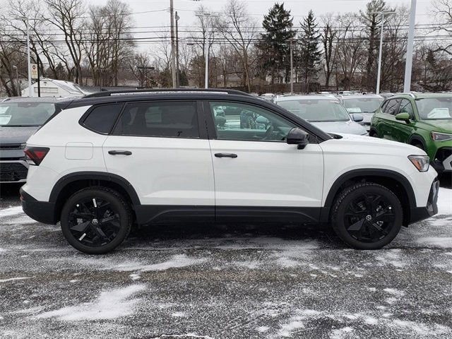 2026 Volkswagen Taos SE Black