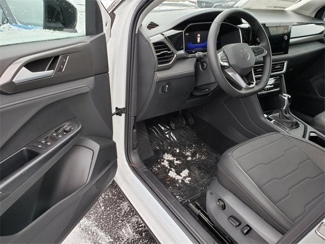 2026 Volkswagen Taos SE Black