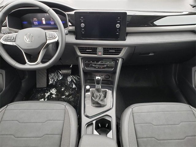 2026 Volkswagen Taos SE Black