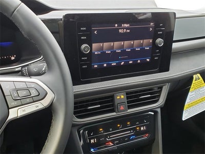 2026 Volkswagen Taos SE Black