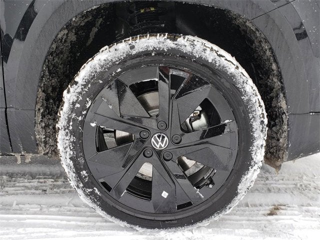 2026 Volkswagen Taos SE Black