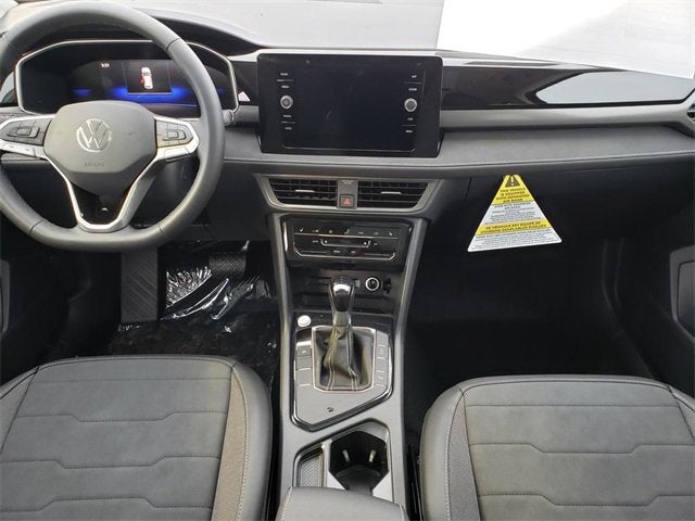 2026 Volkswagen Taos SE Black