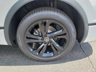 2024 Volkswagen Tiguan SE R-Line Black