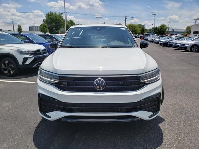 2024 Volkswagen Tiguan SE R-Line Black
