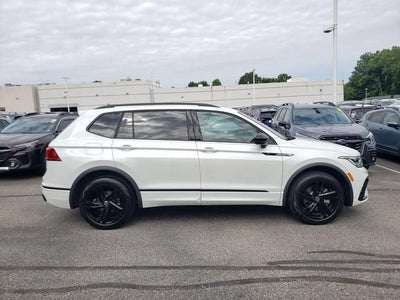 2024 Volkswagen Tiguan SE R-Line Black