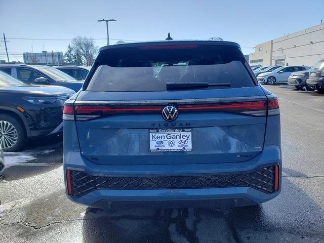 2026 Volkswagen Tiguan SE R-Line Black