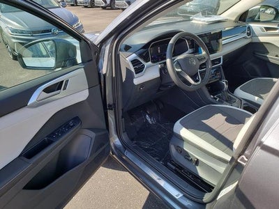 2025 Volkswagen Taos SE
