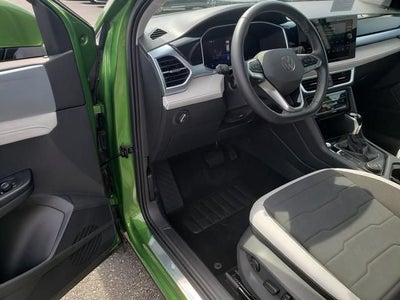 2025 Volkswagen Taos SE