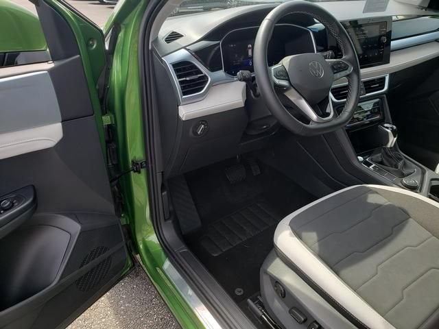 2025 Volkswagen Taos SE
