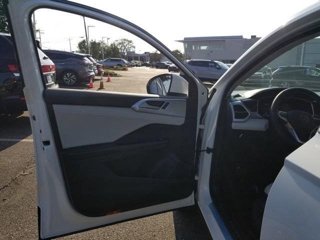 2025 Volkswagen Taos SE