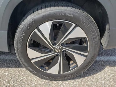 2025 Volkswagen Taos SE