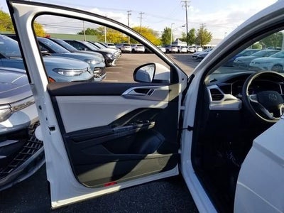 2026 Volkswagen Taos SE