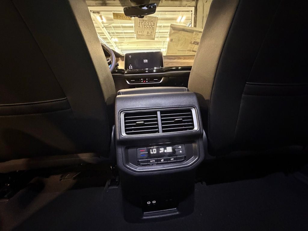 2026 Volkswagen Atlas SE w/Technology