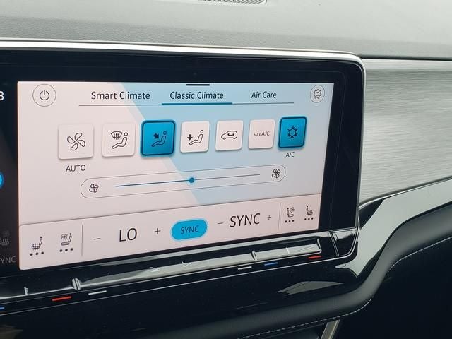 2026 Volkswagen Atlas Cross Sport SE w/Technology