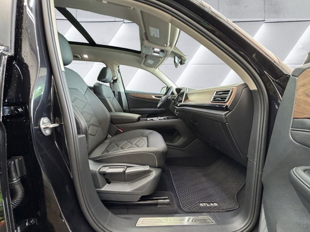 2026 Volkswagen Atlas SE w/Technology