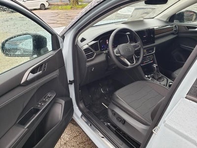 2026 Volkswagen Taos 1.5T SE Black