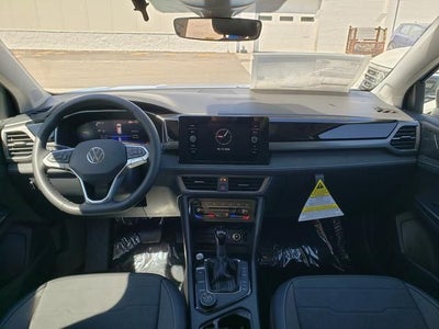 2026 Volkswagen Taos 1.5T SE Black