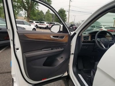 2026 Volkswagen Atlas SE w/Technology