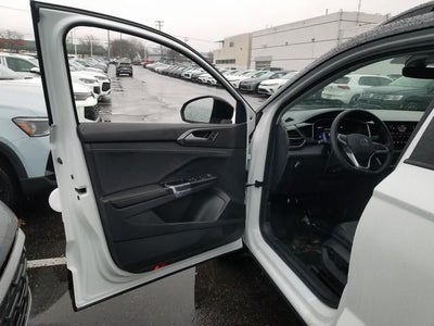 2026 Volkswagen Taos 1.5T SE Black