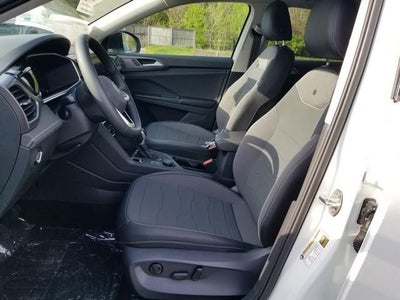 2026 Volkswagen Taos 1.5T SE Black