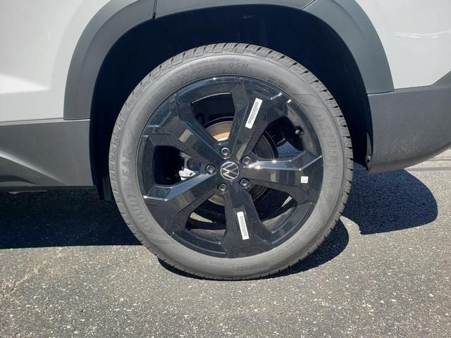 2026 Volkswagen Taos 1.5T SE Black