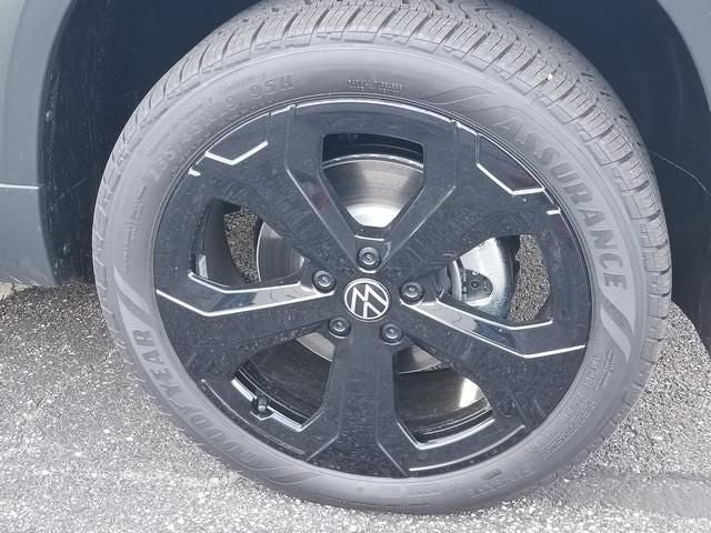 2026 Volkswagen Taos 1.5T SE Black