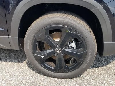 2026 Volkswagen Taos 1.5T SE Black