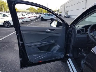 2026 Volkswagen Taos 1.5T SE Black