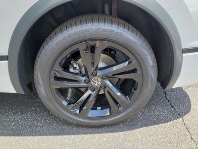 2024 Volkswagen Tiguan 2.0T SE R-Line Black